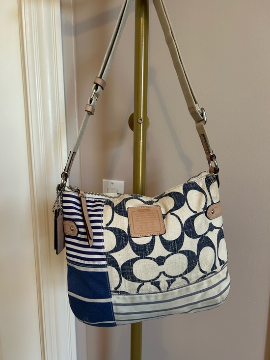 Coach Handbags - GUC Coach F23929 patchwork Daisy convertible striped Shoulder/crossbody bag